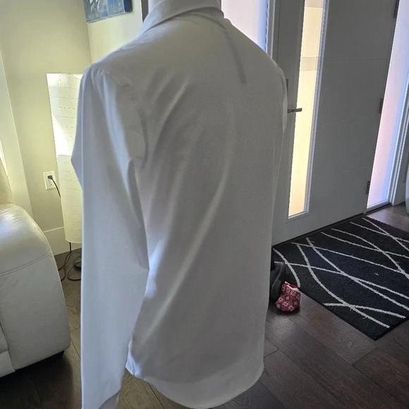 Men's Lululemon New Venture Slim Fit Dress Shirt - Picture 3 of 6